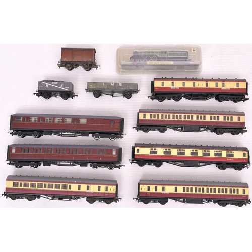 335 - Coaches & wagons, Bachmann, Hornby, Main Line, etc. (20)