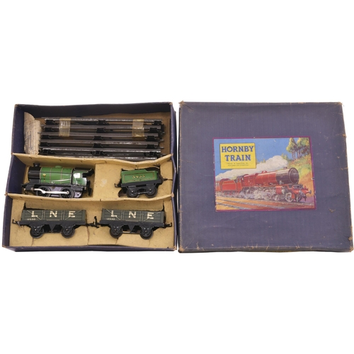 353 - Hornby '0' gauge pre-war set. M1 goods set N.E. clockwork green 0-4-0 + tender 3435. 2 line 4 plank ... 