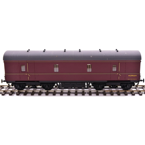 361 - '0' gauge LMS, BR lined maroon, 42 foot parcel van. A Peter Cowling Model, fully finished, superb fi... 