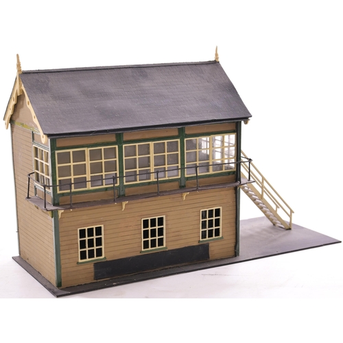 368 - '0' gauge, 7mm, GCR signal box, very detailed, complete with steps.