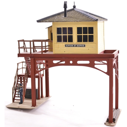 369 - '0' gauge, 7mm, signal box, Scottish type, on overhead gantry, one support to stand at track level, ... 