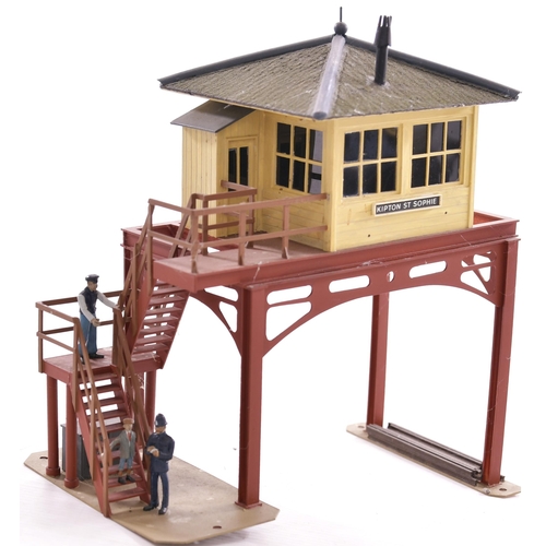 369 - '0' gauge, 7mm, signal box, Scottish type, on overhead gantry, one support to stand at track level, ... 