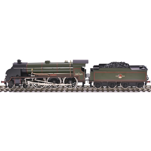 378 - '0' gauge Ace Trains King Arthur Class loco and tender 'Sir Balan', BR green, No 30769, 20 volt 3 ra... 