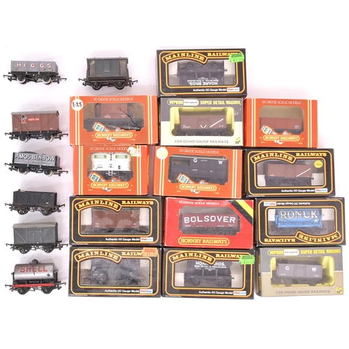 386 - Wagons, boxed x13, also 7 loose, Wrenn and Triang. (20)