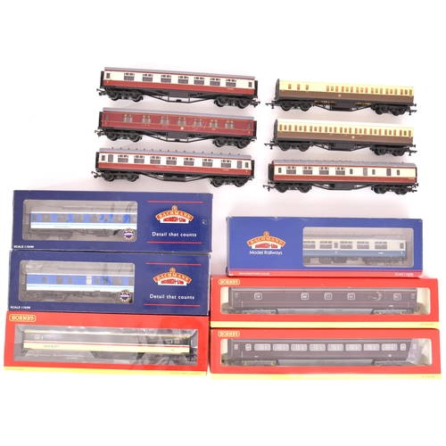 425 - Coaches, including loose Bachmann, Dapol, Grafer. (12)