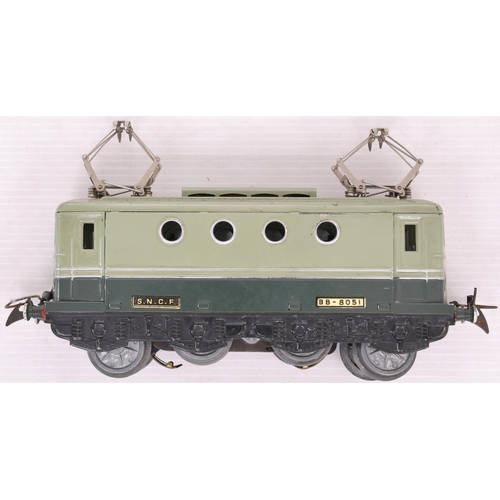 65 - Hornby '0' gauge, Trains Hornby - OBB, post-war French Hornby SNCF Bo-Bo two-tone green No BB-8051 3... 