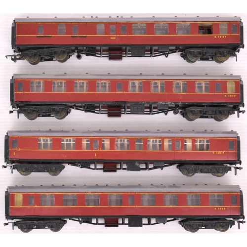 69 - Triang 3 car DMU motor coach, centre coach and end coach, excellent. Triang coaches, three SR, three... 