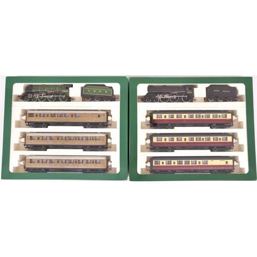 860 - Hornby B17 Sets, Liverpool, Manchester United (2)