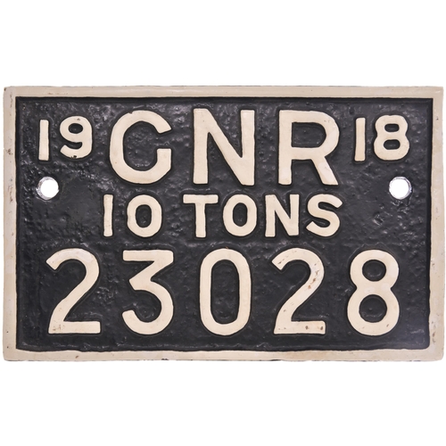 172 - A wagonplate, GNR, 1918, 10 TONS, 23028, cast iron, 12