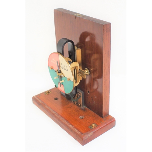 113 - North Eastern Railway block repeater in wooden case, needle free moving, instrument in complete ex s... 