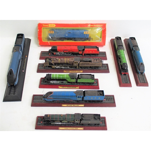 920 - Hornby boxed Hymek D7063, selection of static models. (9) (Dispatch by Mailboxes/Collect from Banbur... 