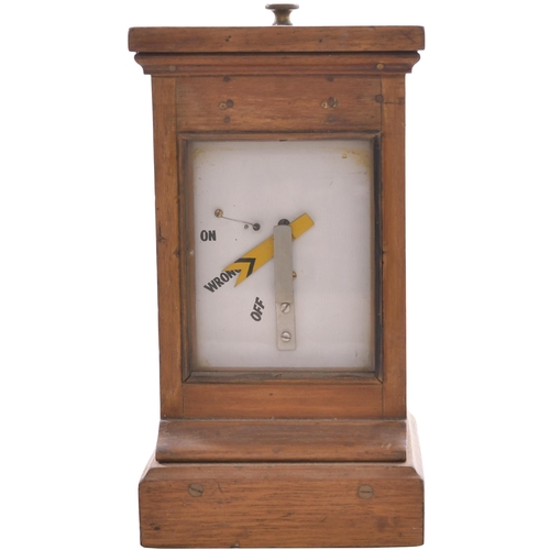 998 - GWR signal repeater, with yellow distant arm which swings freely, the wooden case cleaned. (Dispatch... 