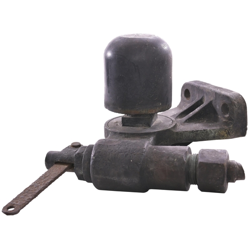 152 - A locomotive whistle from an LNER V2 class locomotive. A fine, complete example, ex loco condition, ... 