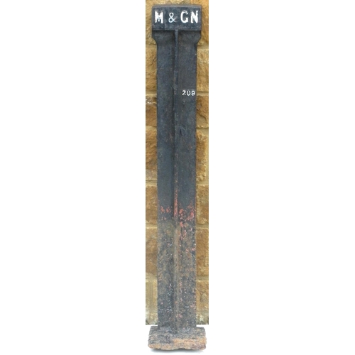 153 - M&GN boundary, cast iron, height 35