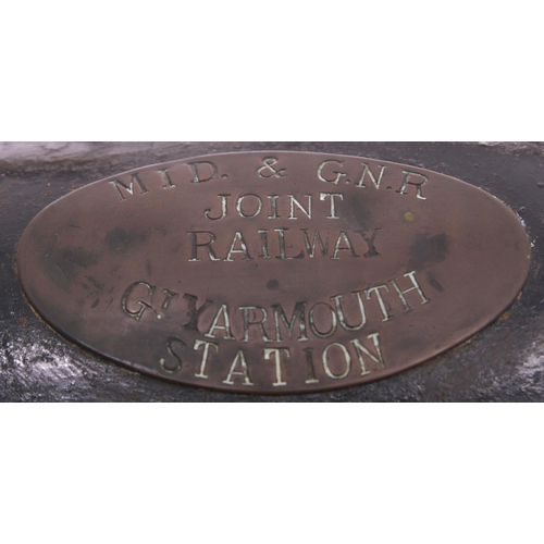 222 - Waiting room wall lamp with brass plate, MID & GNR JOINT RAILWAY GT YARMOUTH STATION. The non-matchi... 