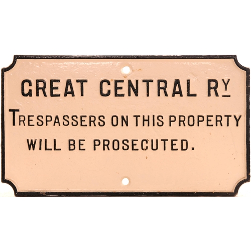 298 - GCR trespass notice, cast iron, 20½