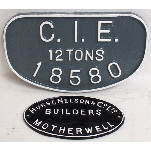 365 - Wagonplates, Hurst Nelson, also C.I.E, D plate, 12T, 18580, unused, both repainted. (2) (Dispatch by... 