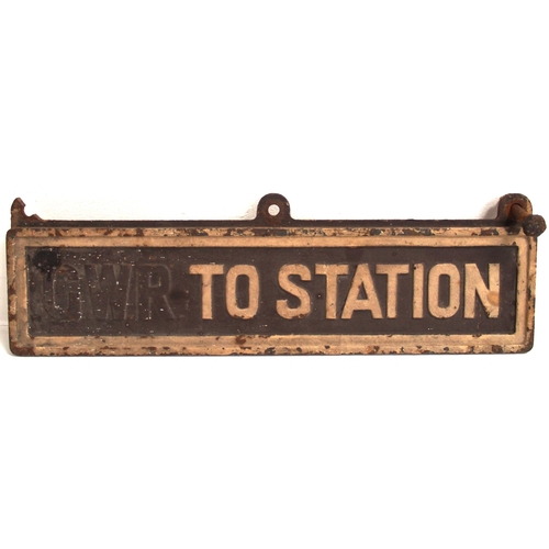 42 - GWR direction sign, GWR TO STATION, cast iron, 25