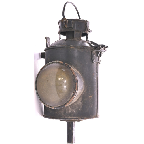 539 - GWR / BR(W) gate lamp, interior absent, also BR handlamp, complete, both in original condition. (2)