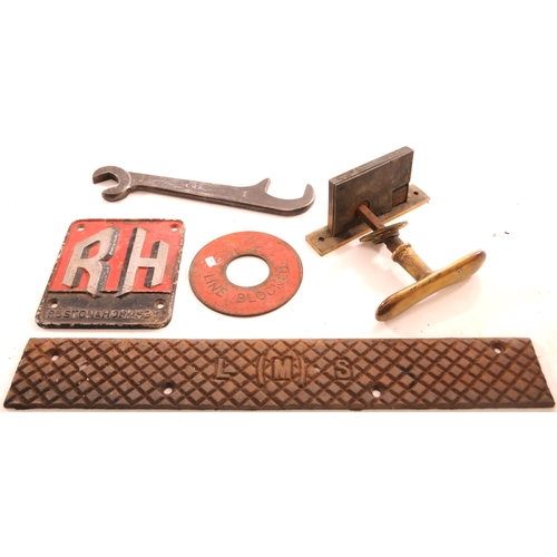 557 - R&H Emblem, Step Tread, Door Handle, Insulators, etc.