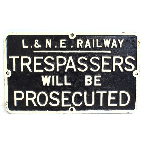 19 - LNER trespass notice (TPLN101A), cast iron, 20⅞