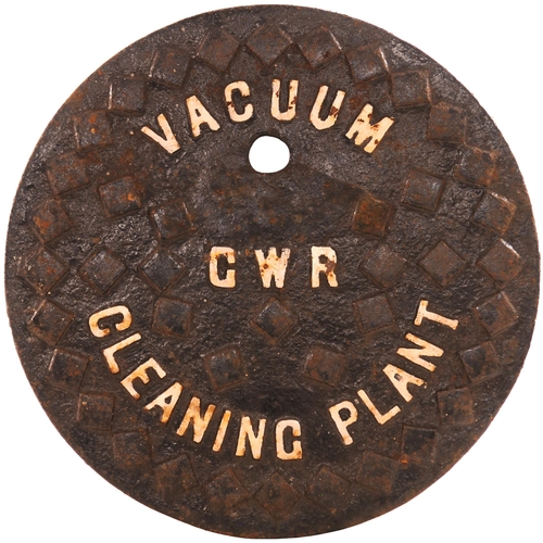 1041 - GWR vacuum cleaning plant cover, cast iron, 12¾