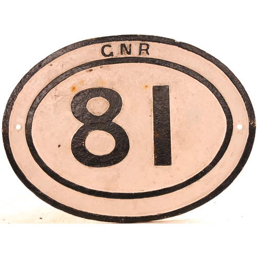 1054 - Bridgeplate, GNR, 81, cast iron, 17¼