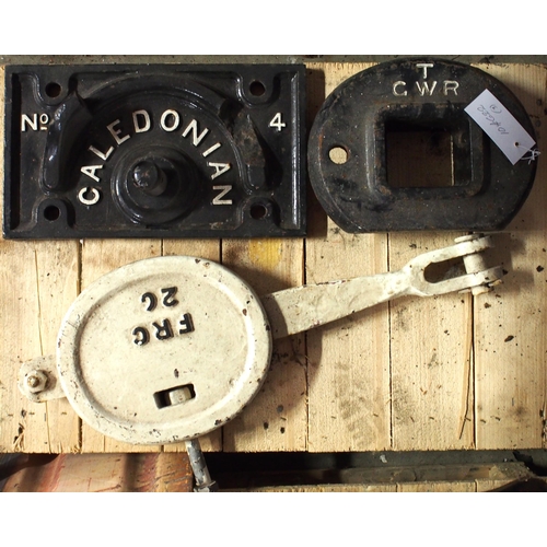 1085 - Caledonian Railway cast iron signal post mounted balance weight mounting No 4, measures 14