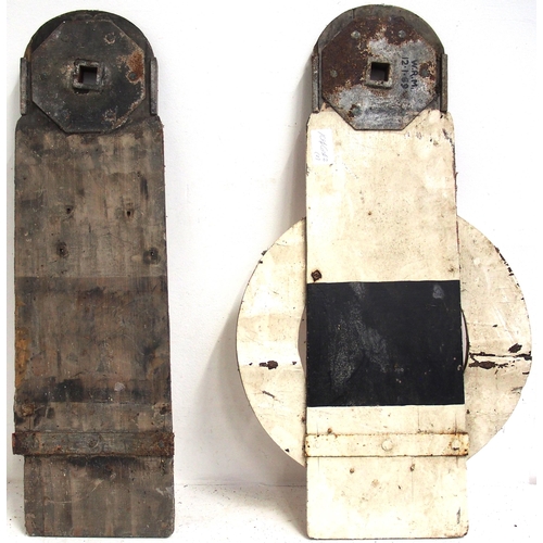 1140 - Pair of short wooden home/loop signal arms, both 38½