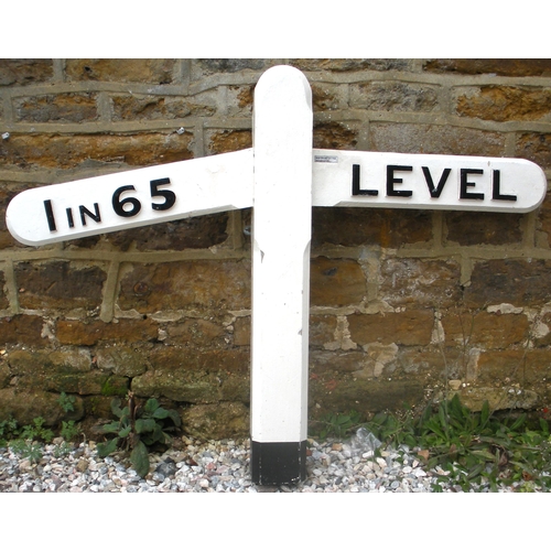 1164 - Gradient post, 1 in 60 / Level, (LYR), ex Rushworth, span 53