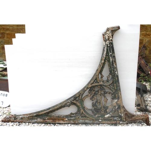 1184 - Spandrel, cast iron with company monogram, sides 57