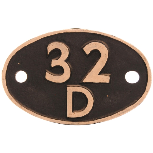 11 - A shedplate, 32D, Yarmouth South Town (1948-July 1962). The front repainted. (Postage Band: B)