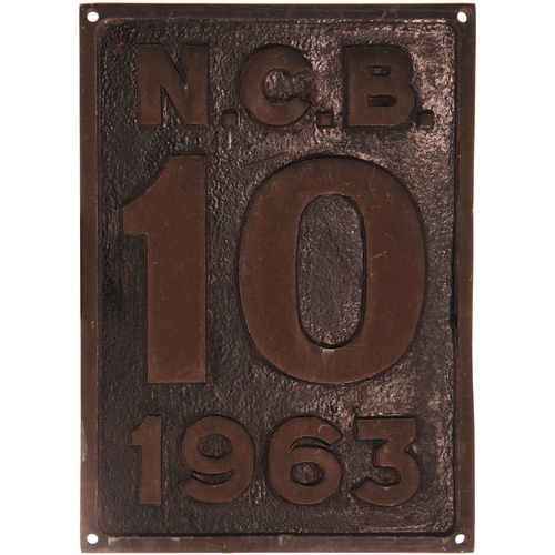 164 - A worksplate, ENGLISH ELECTRIC, STEPHENSON WORKS, DARLINGTON ENGLAND, No 8431, 1963, cast brass, 10