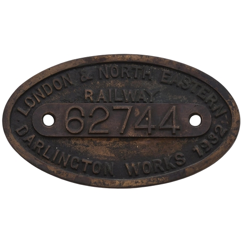 316 - A worksplate, LONDON & NORTH EASTERN RAILWAY, 62744, Darlington Works, 1932, from a LNER D49 Hunt Cl... 