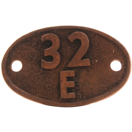 376 - A shedplate, 32E, Yarmouth Vauxhall (1948-January 1959). Ex loco condition. (Postage Band: B)