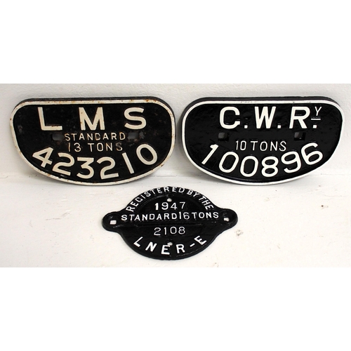 130 - London Midland & Scottish Rly C/I D wagonplate 423210 13T, GWR 100896 10T, LNER - E registration pla... 