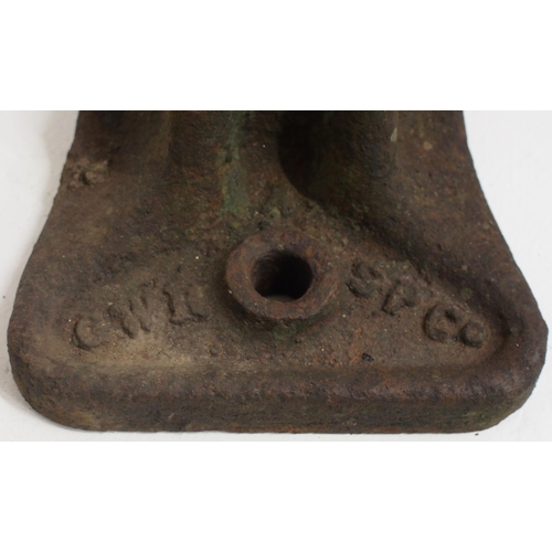 405 - Great Western Railway C/I rail chair - the early wedge shaped inside key pattern, London Brighton & ... 