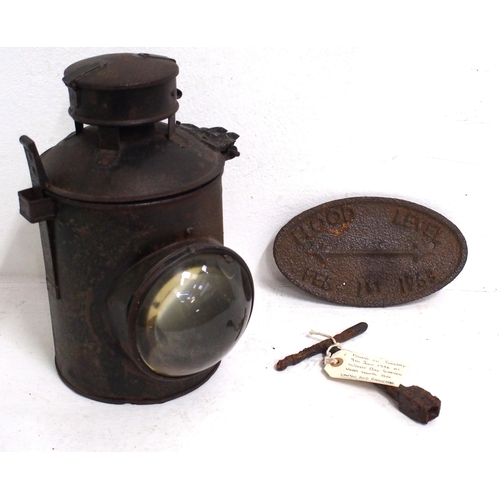 529 - British Railways (Western) signal lamp & interior (missing rear lens), 