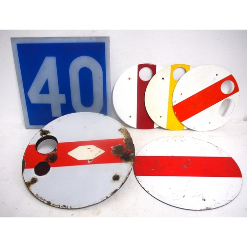 1015 - Selection of five ground signal faceplates, speed restriction plate. (Dispatch by Mailboxes/Collect ... 