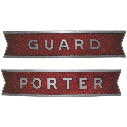 1056 - BR(M) cap badges, GUARD and PORTER, nickel, fishtail, the latter with Fattorini makers on the back. ... 