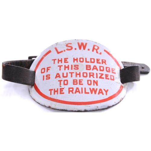 1065 - Armband, LSWR, The Holder Of This Badge Is Authorized To Be On The Railway, enamel, minor edge chips... 