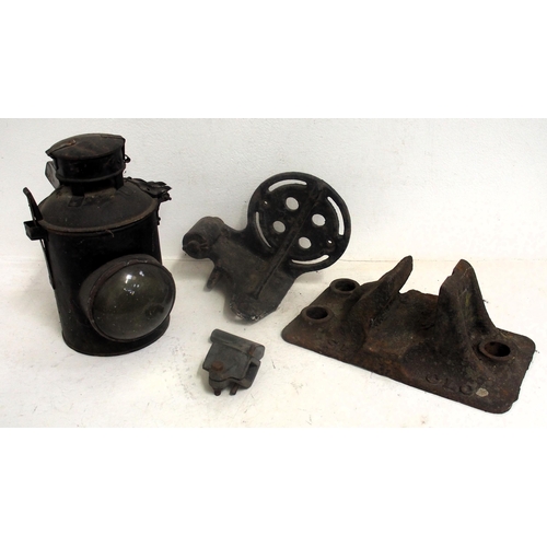 630 - Great Western Railway/BR(W) signal fittings - wooden post bump stop & lamp bracket casting, signal l... 