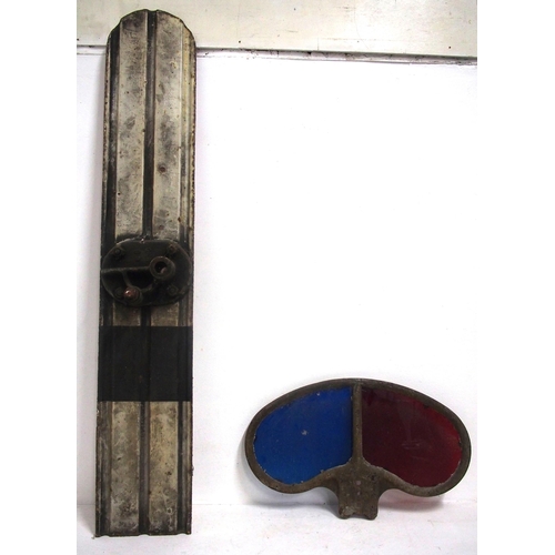 795 - Great Northern Railway somersault corrugated enamel signal arm & separate C/I spectacle plate with o... 