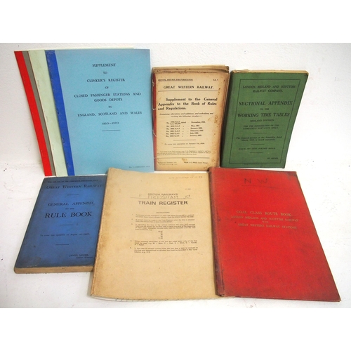 921 - Miscellaneous Railway paperwork including Frodsham Jnc SB register (1986), BR(W) Course of Instructi... 