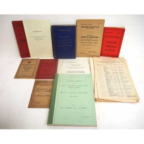 921 - Miscellaneous Railway paperwork including Frodsham Jnc SB register (1986), BR(W) Course of Instructi... 