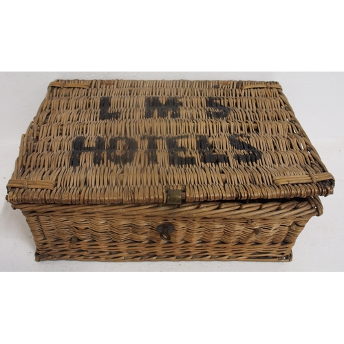 941 - London Midland & Scottish Railway wicker picnic hamper, 16½