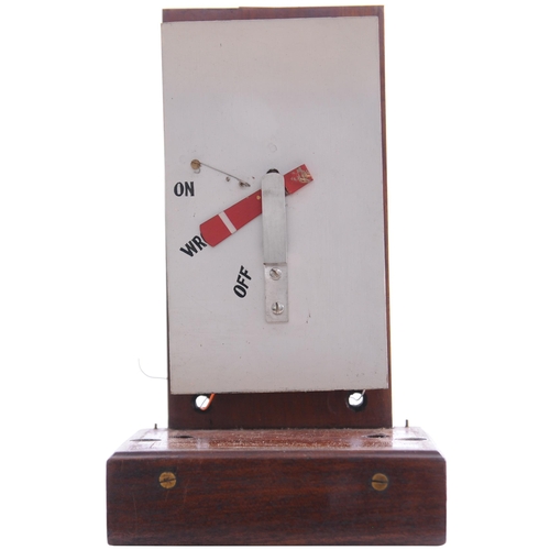 384 - A GWR home signal repeater, with wooden case, the red arm moving freely. (Dispatch by Mailboxes/Coll... 