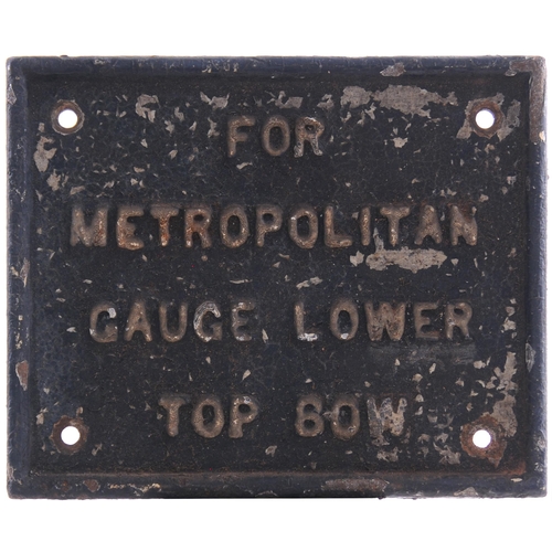 424 - A goods yard loading gauge plate, FOR MET GAUGE LOWER TOP BOW, cast iron, 7¼