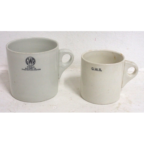 230 - GWR Hotels 1 pint mug (roundel) & smaller 1/2 pint mug - both in good condition. (2) (D2) (Dispatch ... 