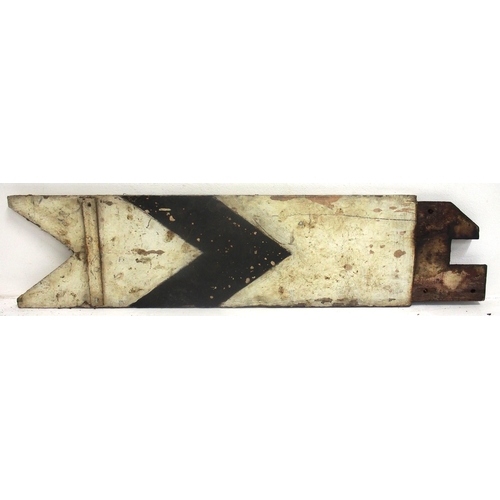 254 - GWR wooden distant blade & early GWR corrugated edge home blade, both ex service condition. (2) (Dis... 